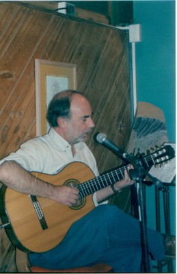 Eduardo Gatti cantando