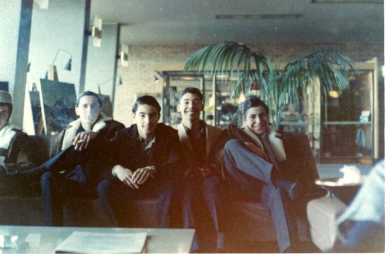 Edgar Bogolasky, José Claudio Bogolasky y Marcos Zylberberg, viaje de estudios 1966, Hotel Columbia Palace, Montevideo - big