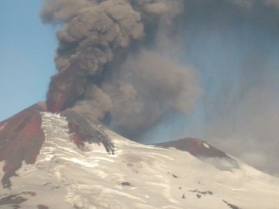 Erupción volcán Llaima, desde avión de Peter (2) - small