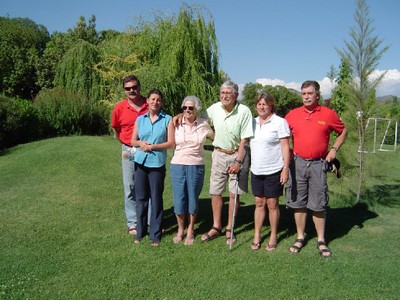 Peter, padres y hermanos, celebrando los 87 del "cacique"