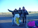 Peter con dos paracaidistas argentinos, Festival Aéreo de Puerto Madryn - thumbnail